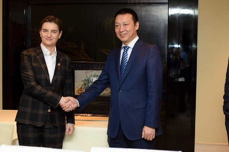 Brnabić and Jovanović with Huawei Representatives in Shanghai