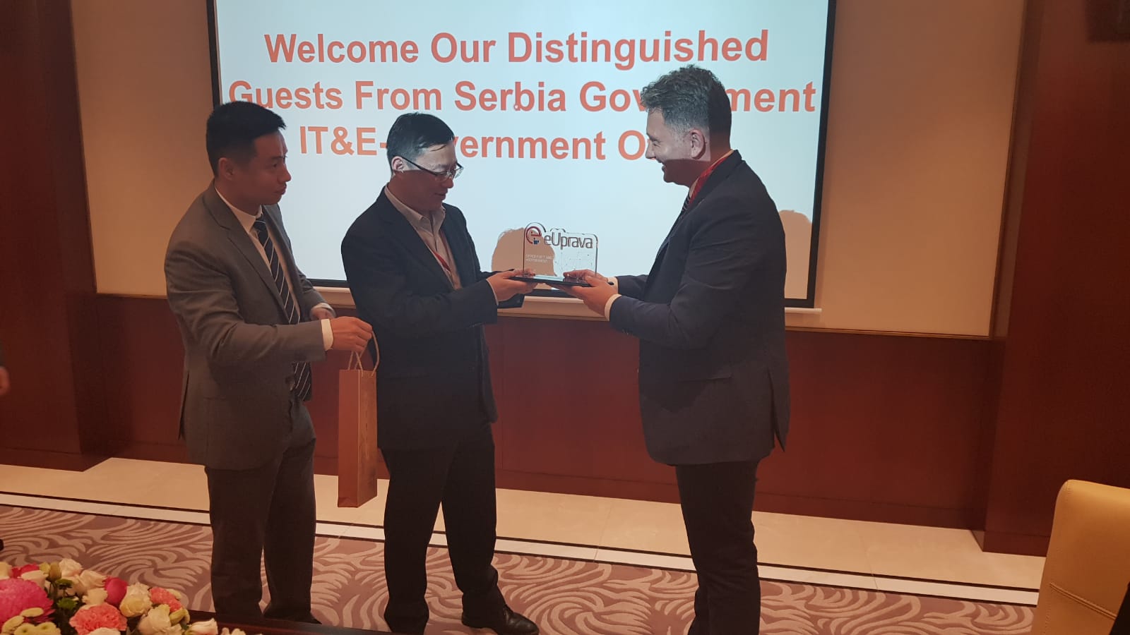 Delegation of the Office for IT and eGovernment visits Huawei - plans for the National Platform for Artificial Intelligence