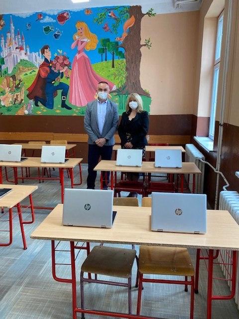 Канцеларија за ИТ и еУправу опремила рачунарску учионицу основној школи у Божевцу