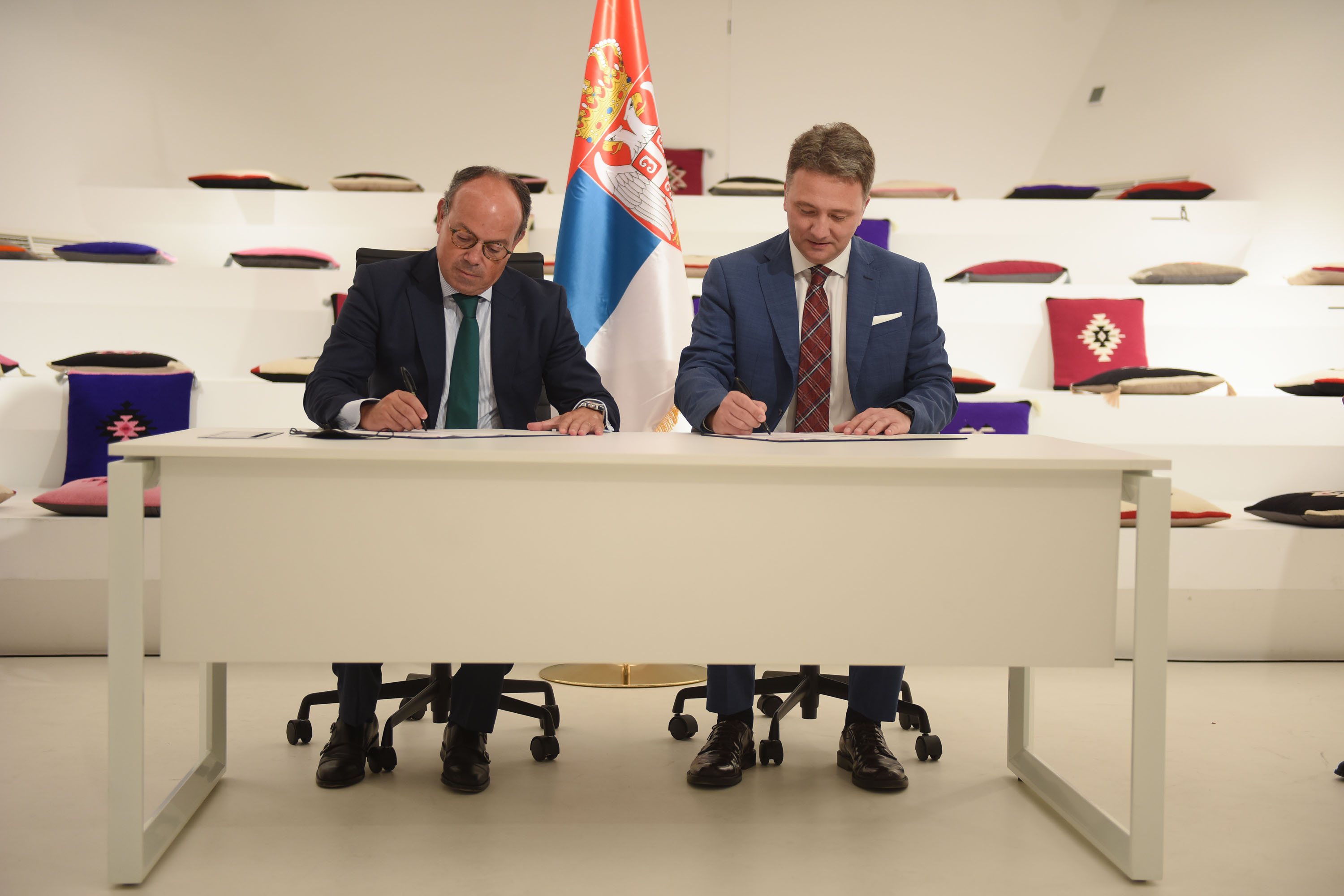 Korporacija Orakl i Vlada Srbije potpisali Memorandum o razumevanju
