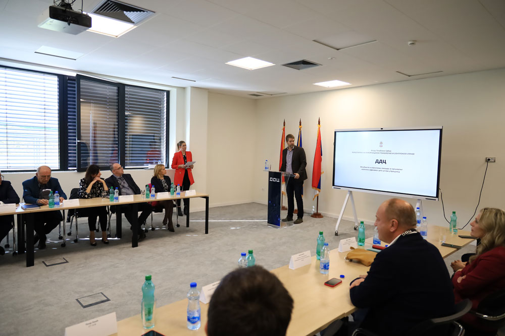 Kancelarija za IT i eUpravu Vlade Republike Srbije počinje sa realizacijom treće faze Državnog data centra u Kragujevcu za njegovo proširenje i prerastanje u Inovacioni distrikt
